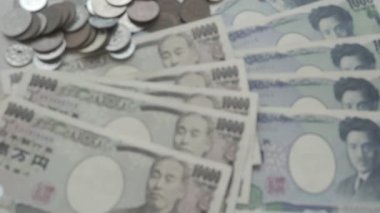 Japon yenleri ve para kavramı için Japon yenleri. kavramı kaydet.