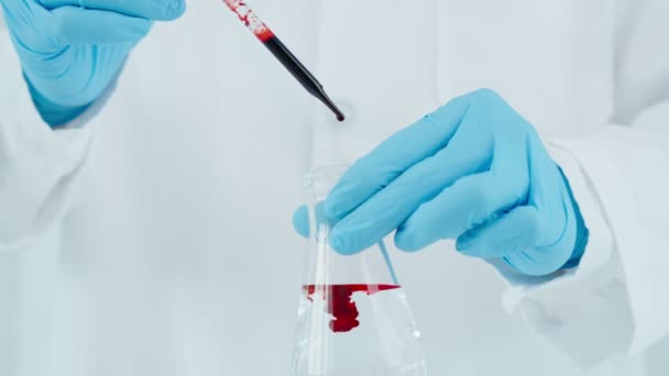Επιστήμονες Ελέγχουν Χημικά Κατάλοιπα Στο Εργαστήριο Εργαστήριο Τροφίμων Χημικοί Κίνδυνοι — Αρχείο Βίντεο