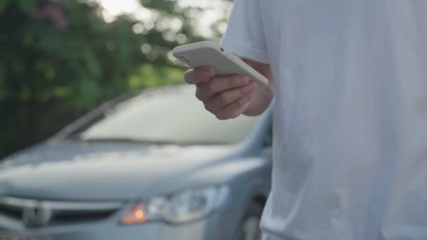 Breakdown Broken Car Repair Man Uses Mobile Phone Check Insurance — Video