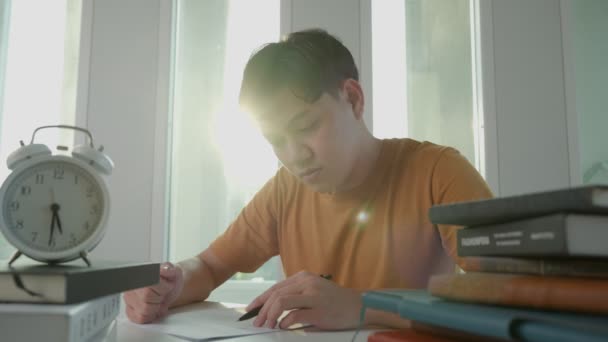 Estudante Asiático Homem Tem Ansiedade Por Causa Exames Homem Preparar — Vídeo de Stock