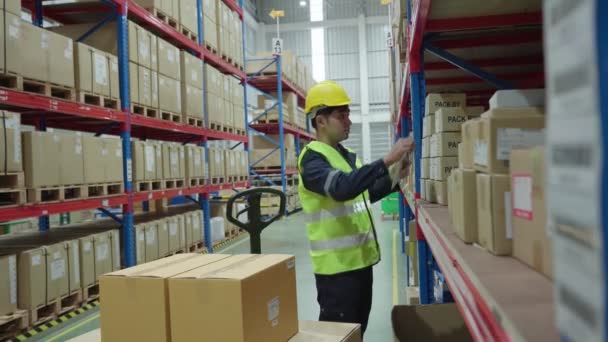 Warehouse Worker Pick Box Goods Inventory Check Stock Product Transport — Stock Video