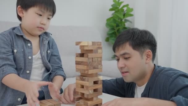 Aisa Happy Single Father Playing Learning Games Janga Little Boy — ストック動画