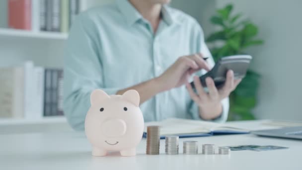 Money Business Man Putting Coin Piggy Bank Saving Wealth Finance — Stok Video
