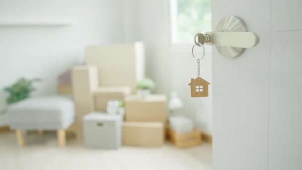 Moving House Relocation Key Inserted Door New House Room Cardboard — Vídeos de Stock