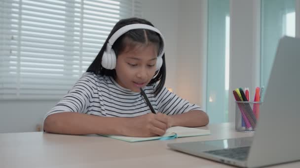 Online Lektor Line Kurz Pro Asijské Děti Videokonference Notebooku Doma — Stock video