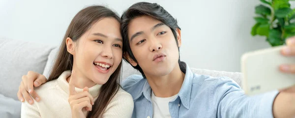 Asian Couples Enjoying New Home Taking Selfies Together Teenage Husband — Stock Photo, Image
