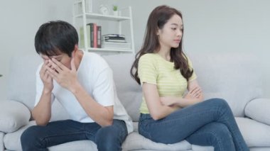 Boşanma. Asyalı çiftler evlendikten sonra çaresiz ve hayal kırıklığına uğrarlar. Karı koca kavgalar yüzünden üzgün, üzgün ve hayal kırıklığına uğramış durumdalar. Güvensizlik, aşk sorunları, ihanetler. Aile sorunu, gençlik aşkı
