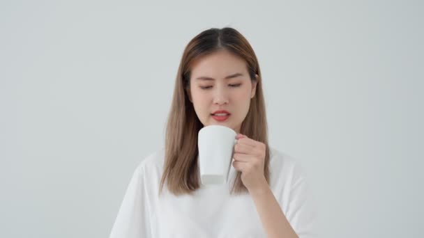 Asian Woman Feel Sensitive Teeth Drinking Hot Female Suffer Tooth — Stock Video