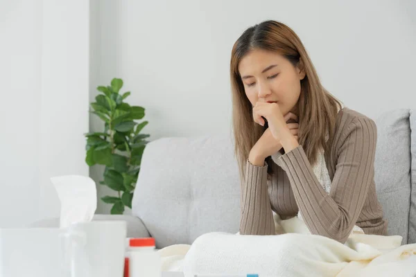 Sick Woman Headache Sitting Blanket Female Sneezing Runny Nose Seasonal — стоковое фото
