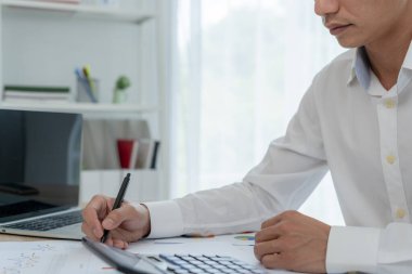 İş adamları yardım, hesap tabloları, grafik gelişimi, banka hesapları, istatistik, ekonomi, veri analizi, yatırım analizi, borsa, faiz oranları, gelir hesapları hesaplar
