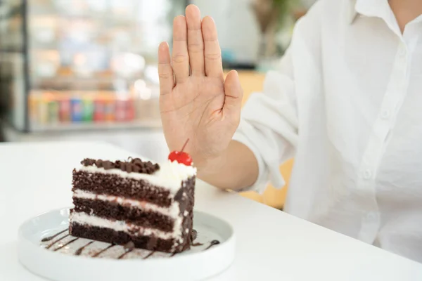 stock image Beauty slim female body confuse chocolate cake. Woman in restaurant achieves weight loss goal for healthy life, crazy about thinness, thin waist, nutritionist. Diet, body shape.