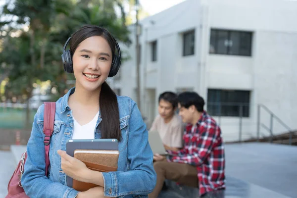 Mooie Student Aziatische Vrouw Met Rugzak Boeken Outdoor Glimlach Meisje — Stockfoto