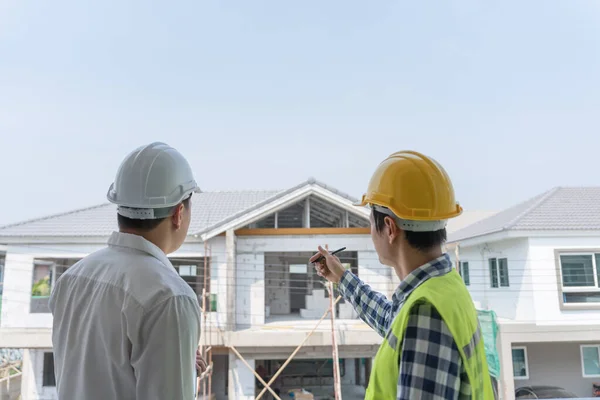 Inspector Engineer Owner Project Inspecting Construction Quality Assurance New House — Stockfoto