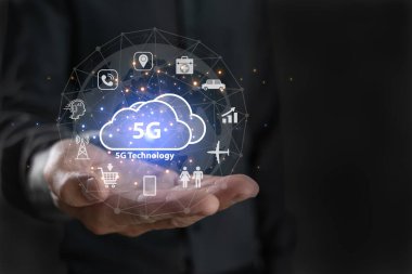 5G kablosuz ağ, yüksek hızlı internet, bulut hesaplama veya bağlantı diyagramı teknolojisi, veri depolama, servis, senkronize, çevrimiçi, finans, Bağlantı küresel, akıllı şehir, ekommerce, tesis