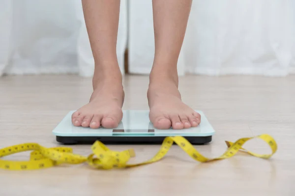 Resultaten Van Voeding Mooie Vorm Vrouw Hebben Een Verminderde Taille — Stockfoto