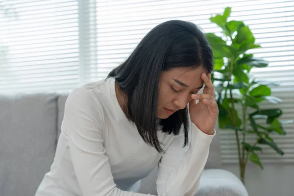 Depresión Enfermedad Mental Mujer Asiática Decepcionada Triste Después Recibir Malas — Foto de Stock