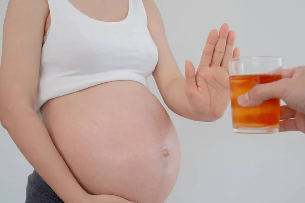 Mulher Grávida Rejeitando Dizer Sem Álcool Licor Durante Gravidez Parar — Fotografia de Stock