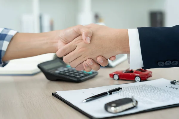 Lease Rental Car Sell Buy Dealership Send Contract Car Keys — Zdjęcie stockowe