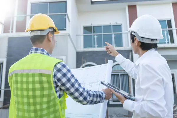 Inspector Engineer Owner Project Inspecting Construction Quality Assurance New House Fotos De Stock Sin Royalties Gratis