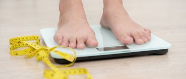 Dişilerin kilo verdikten sonra bel ölçüleri azalır. Kilo verdiğin için kot giyemezsin. denge, kontrol, rutinler, egzersiz.