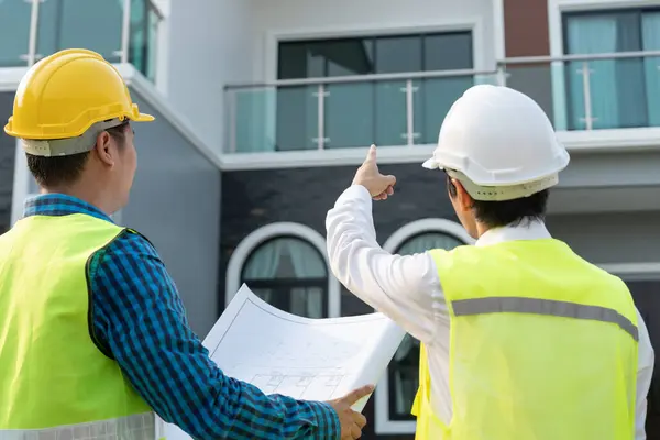 Inspector Engineer Inspecting Construction Quality Assurance New House Using Blue — Stock Photo, Image