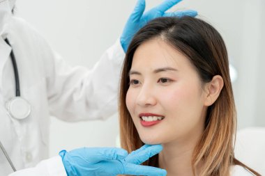 Asya gülümsemesi ve ameliyattan sonra mutlu olmak, estetik ameliyat, cilt beyazlatma enjeksiyonu, dolgu enjeksiyonu, cilt yenileme, güzel Asyalı kızlar güzellik kliniğinde, cilt bakımı, cilt bakımı...