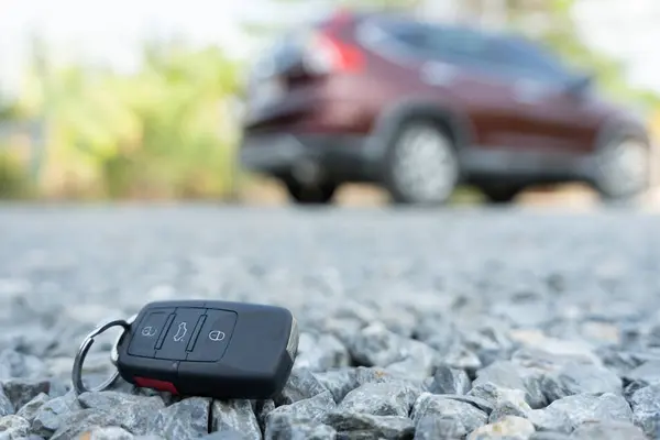 stock image Lost car keys on the ground, Car keys dropped on the floor or fall lying on the street home front. Walking Away From Lost Car Key, can not transport, express, rush time, wast time, emergency