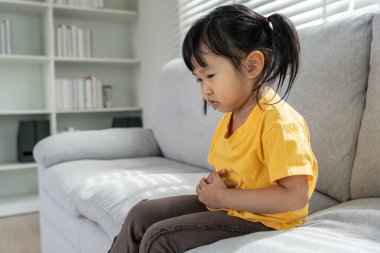 Mide ağrısı. Çocukların karın ağrısı, hazımsızlık, mide iltihabı, regl sancıları, gaz çıkarma, ishal, şişkinlik, kolon kanseri, karın iltihabı, gıda zehirlenmesi, karın zehirlenmesi,