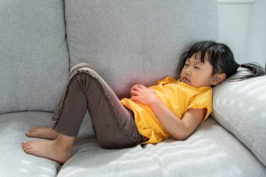 Mide ağrısı. Çocukların karın ağrısı, hazımsızlık, mide iltihabı, regl sancıları, gaz çıkarma, ishal, şişkinlik, kolon kanseri, karın iltihabı, gıda zehirlenmesi, karın zehirlenmesi,