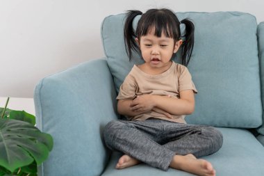 Mide ağrısı. Çocukların karın ağrısı, hazımsızlık, mide iltihabı, regl sancıları, gaz çıkarma, ishal, şişkinlik, kolon kanseri, karın iltihabı, gıda zehirlenmesi, karın zehirlenmesi,