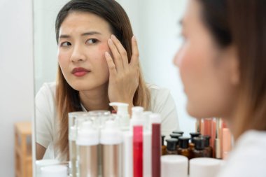 Yüz dermatolojisi, rosacea dermatiti, alerjik steroitler, hassas cilt, güneş yanığı, sivilce, kuru cilt, büyük gözenekler, kızarıklık, donuk, çil, kırışıklık, cilt sorunu, 