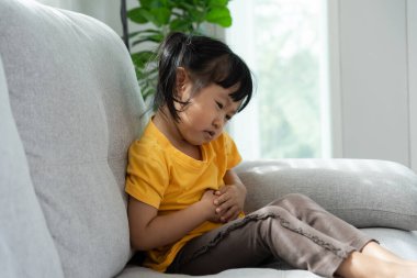 Mide ağrısı. Çocukların karın ağrısı, hazımsızlık, mide iltihabı, regl sancıları, gaz çıkarma, ishal, şişkinlik, kolon kanseri, karın iltihabı, gıda zehirlenmesi, karın zehirlenmesi,