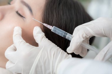 Kozmetik cerrahi, cilt beyazlatma enjeksiyonu, dolgu enjeksiyonu, cilt yenileme, güzel Asyalı kızlar güzellik kliniğinde, cilt bakımı, gözenek yenileme, kırışıklık, bebek bakımı...