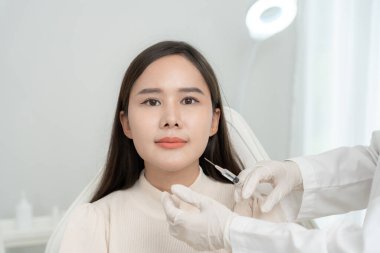 Kozmetik cerrahi, cilt beyazlatma enjeksiyonu, dolgu enjeksiyonu, cilt yenileme, güzel Asyalı kızlar güzellik kliniğinde, cilt bakımı, gözenek yenileme, kırışıklık, bebek bakımı...