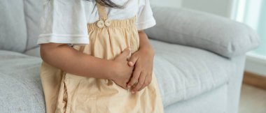 Mide ağrısı. Çocukların karın ağrısı, hazımsızlık, mide iltihabı, regl sancıları, gaz çıkarma, ishal, şişkinlik, kolon kanseri, karın iltihabı, gıda zehirlenmesi, karın zehirlenmesi,