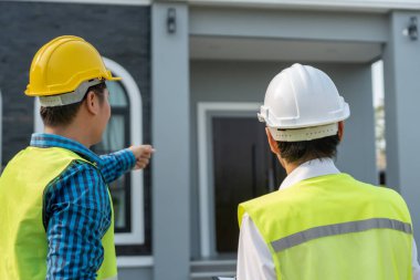 Mühendisler kontrol listesini kullanır ve bölgedeki planı kontrol ederler. Müteahhit ve müfettiş teftiş inşaatı sırasında. Sivil Forman kalite güvencesini kontrol ediyor. Denetim, teftiş, kalite denetimi.