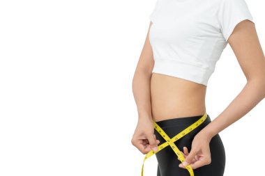 Diyet ve diyet. Güzel, ince kadın vücut ölçüsü. Spor elbiseli bir kadın sağlıklı yaşam için kilo verme hedefine, zayıflığa, ince belliye, beslenme uzmanına ulaşır.