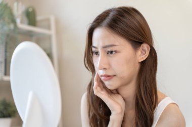 Yüz dermatolojisi, rosacea dermatiti, alerjik steroitler, hassas cilt, güneş yanığı, sivilce, kuru cilt, büyük gözenekler, kızarıklık, donuk, çil, kırışıklık, cilt sorunu, 