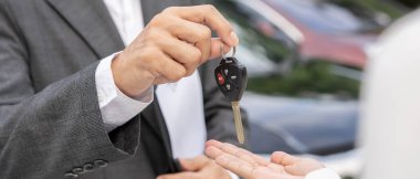 Kullanılmış araba, kiralık araba, sat, al. Anahtarı yeni sahibine bırakmaktan mutluluk duyarım. Satışlar, kredi kredisi finans, kira aracı, sigorta, kiralama, satıcı, satıcı, taksit, araba bakımı işi