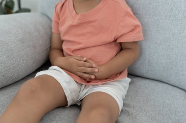 Mide ağrısı. Çocukların karın ağrısı, hazımsızlık, mide iltihabı, regl sancıları, gaz çıkarma, ishal, şişkinlik, kolon kanseri, karın iltihabı, gıda zehirlenmesi, karın zehirlenmesi,