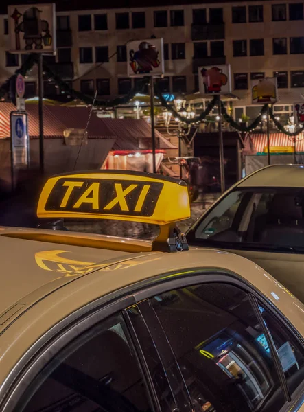 Taxi Una Gran Ciudad —  Fotos de Stock