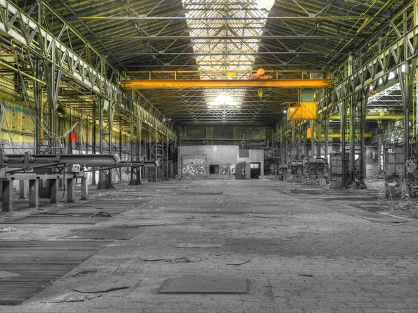 前民主德国旧的破旧不堪的厂房 — 图库照片