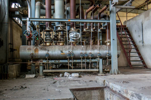 工厂的旧供热系统 — 图库照片