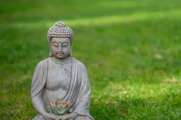 Estatua Buddha Jardín —  Fotos de Stock