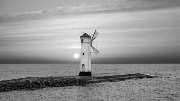 Leuchtturm Windmühle Stawa Mlyny Swinoujscie Ostsee Polen — Stockfoto
