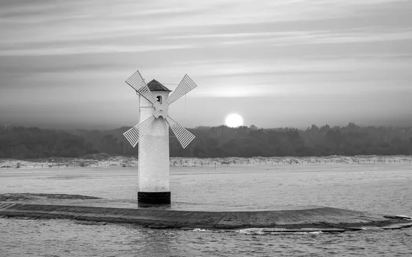 Leuchtturm Windmühle Stawa Mlyny Swinemünde Ostsee Polen — Stockfoto