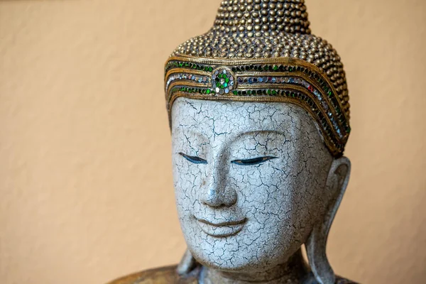 Estatua Buddha Templo Con Fondo Naranja —  Fotos de Stock
