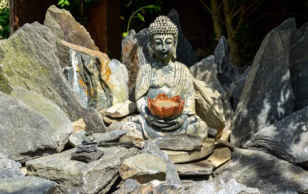 Estatua Buddha Jardín Del Templo Japón Con Piedras Balnce —  Fotos de Stock