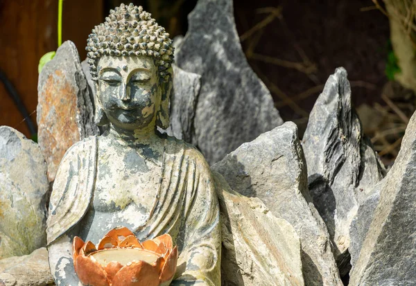 Estatua Buddha Jardín Del Templo Japón Con Piedras Balnce —  Fotos de Stock