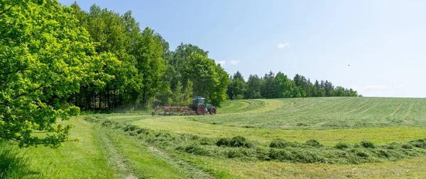 Agricultor Con Tractor Campo — Foto de Stock